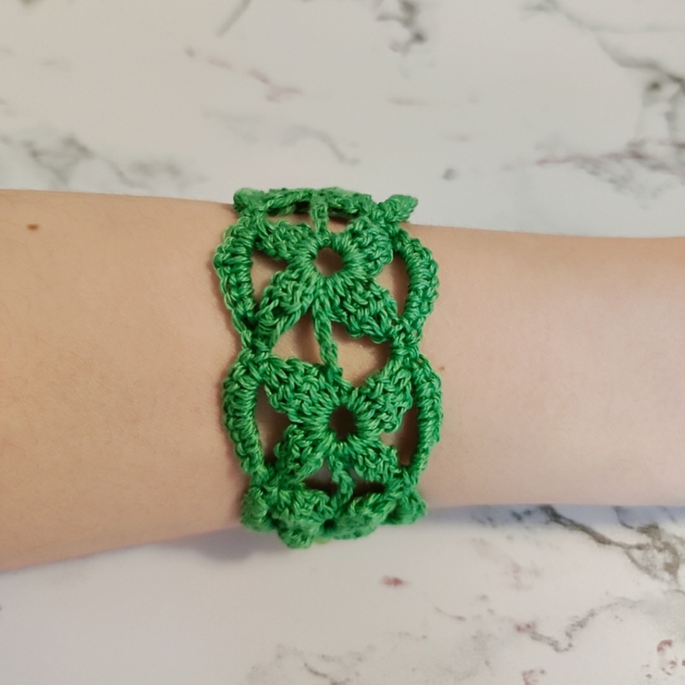 3 for 10) Handmade crochet bracelet green